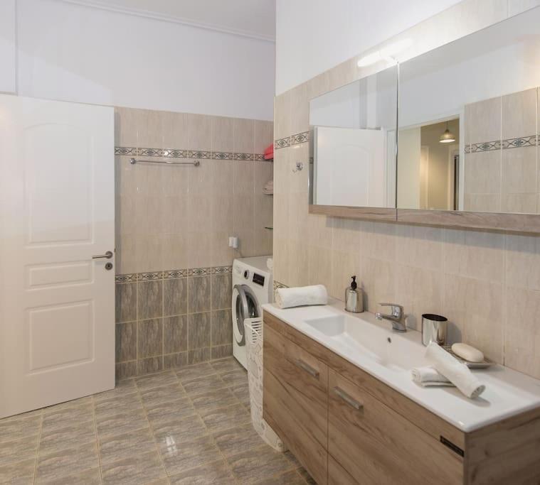 Thano'S Stylish Flat Just 150M To The Beach Farai Exterior foto